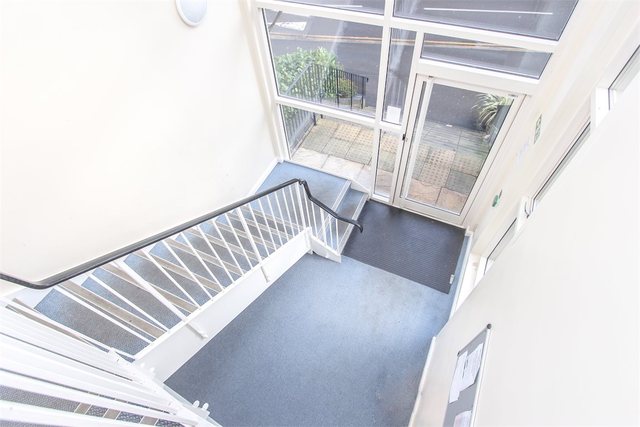  Image of 1 bedroom Flat for sale in Metropolitan Station Approach Watford WD18 at Watford, WD18 7BE