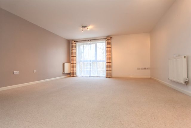  Image of 1 bedroom Flat for sale in Metropolitan Station Approach Watford WD18 at Watford, WD18 7BE