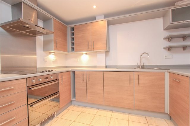  Image of 1 bedroom Flat for sale in Metropolitan Station Approach Watford WD18 at Watford, WD18 7BE