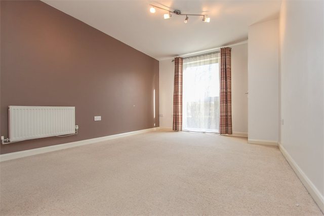  Image of 1 bedroom Flat for sale in Metropolitan Station Approach Watford WD18 at Watford, WD18 7BE