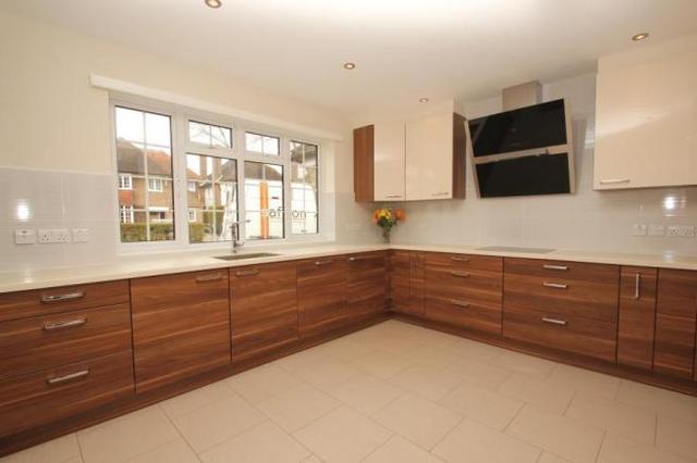  Image of 5 bedroom Detached house for sale in Wheatsheaf Close Horsell Woking GU21 at Horsell Woking Horsell, GU21 4BL