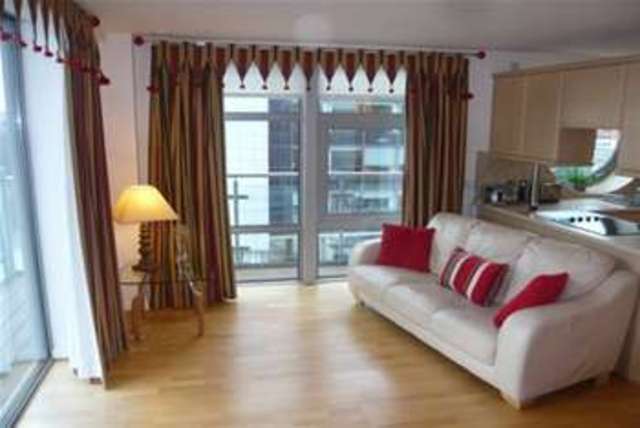 Image of 2 bedroom Flat to rent in Whitehall Quay Leeds LS1 at Leeds, LS1 4BW