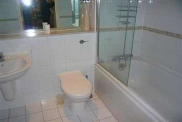  Image of 2 bedroom Flat to rent in Whitehall Quay Leeds LS1 at Leeds, LS1 4BW