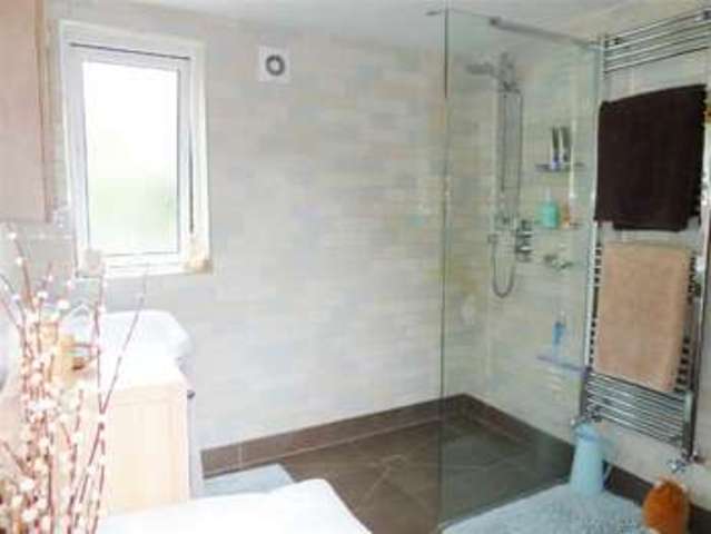  Image of 2 bedroom Maisonette to rent in Whitehall Road Harrow-on-the-Hill Harrow HA1 at Harrow on the Hill, HA1 3AJ