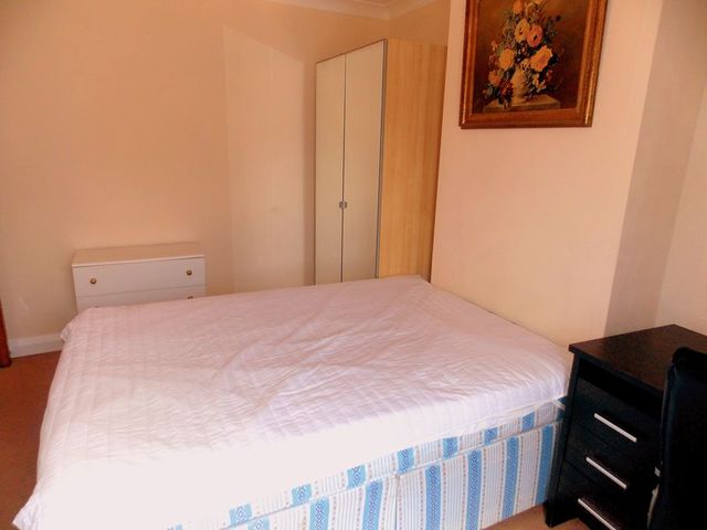  Image of 1 bedroom Property to rent in Whitehall Road Uxbridge UB8 at Whitehall Road  Uxbridge, UB8 2DQ