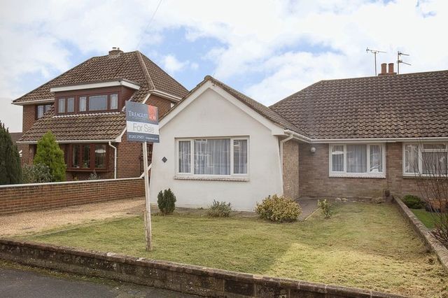  Image of 3 bedroom Detached house for sale in Wickor Way Emsworth PO10 at Wickor Way  Emsworth, PO10 7RE