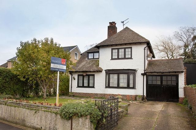 Image of 4 bedroom Detached house for sale in London Road Widley Waterlooville PO7 at London Road Widley Waterlooville, PO7 5AG