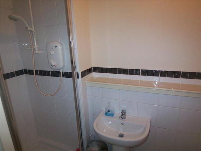  Image of 2 bedroom Flat to rent in Williamson Place Johnstone PA5 at Johnstone Renfrewshire Renfrewshire, PA5 9DW