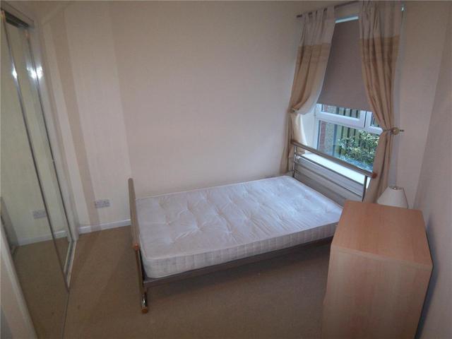  Image of 2 bedroom Flat to rent in Williamson Place Johnstone PA5 at Johnstone Renfrewshire Renfrewshire, PA5 9DW