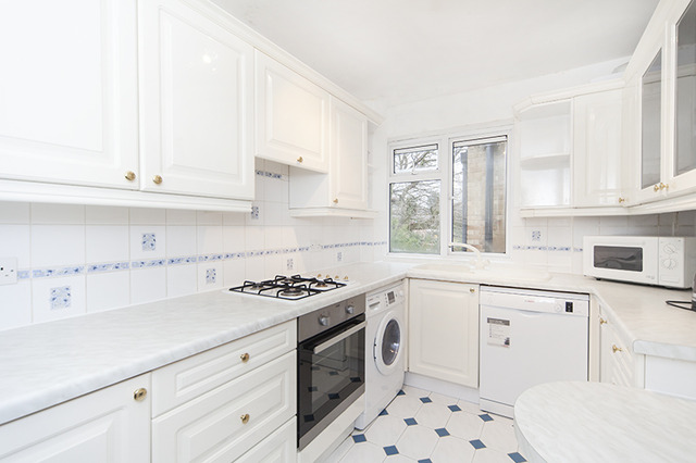  Image of 2 bedroom Flat to rent in Willowmead Close London W5 at Ealing W5 London, W5 1PT