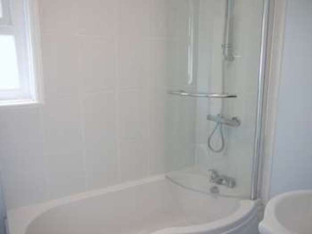  Image of 3 bedroom Terraced house to rent in Wilmer Road Eastleigh SO50 at Wilmer Road  Eastleigh, SO50 5EW