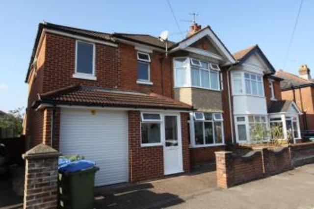  Image of 4 bedroom Semi-Detached house to rent in Wilton Gardens Shirley Southampton SO15 at Wilton Gardens  Southampton, SO15 7QS