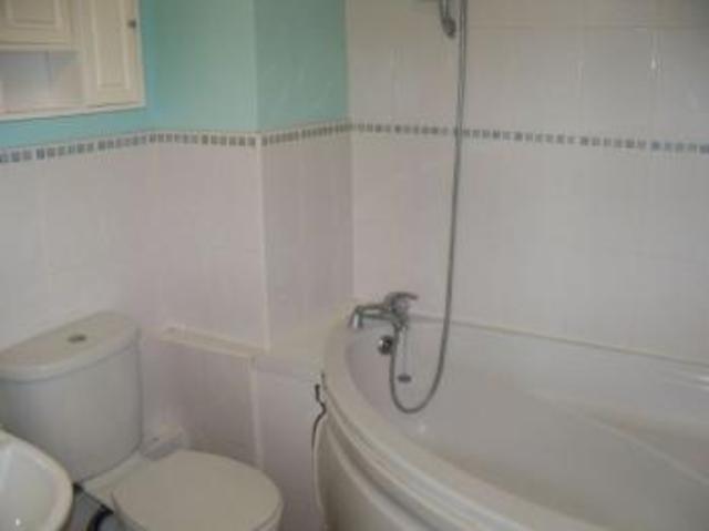  Image of 2 bedroom Flat to rent in Windermere Avenue Southampton SO16 at Windermere Avenue  Southampton, SO16 9FZ