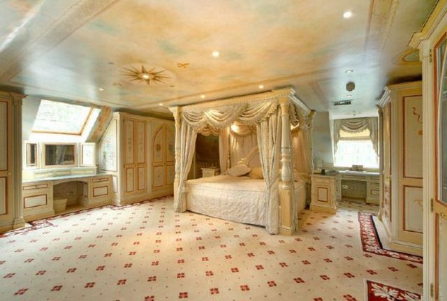  Image of 9 bedroom Detached house for sale in London Road Windlesham GU20 at Windlesham, GU20 6LJ