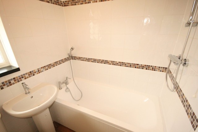  Image of 3 bedroom Semi-Detached house to rent in Windsor Avenue Newton Abbot TQ12 at Bucklands Estate Newton Abbot, TQ12 4DN