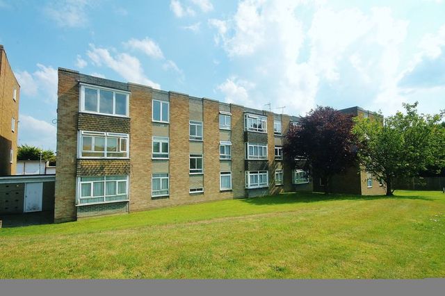  Image of 2 bedroom Flat for sale in Windsor Close Hove BN3 at Windsor Close  Hove, BN3 6WS