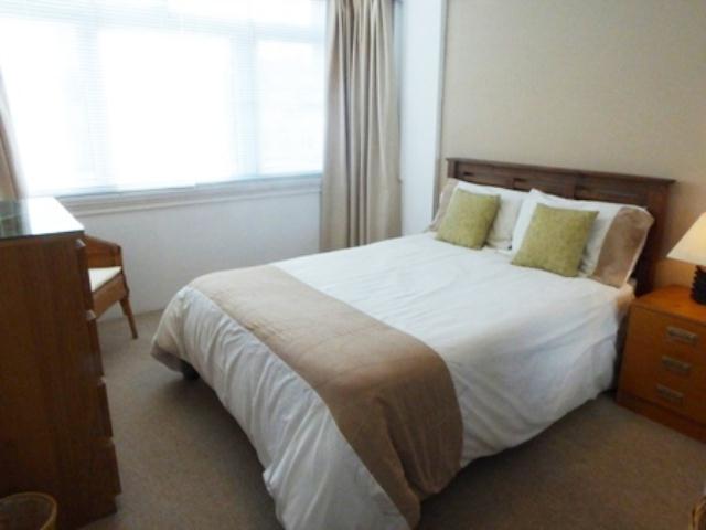  Image of 2 bedroom Flat to rent in Dirleton Drive Shawlands Glasgow G41 at Shawlands Glasgow Glasgow, G41 3BG
