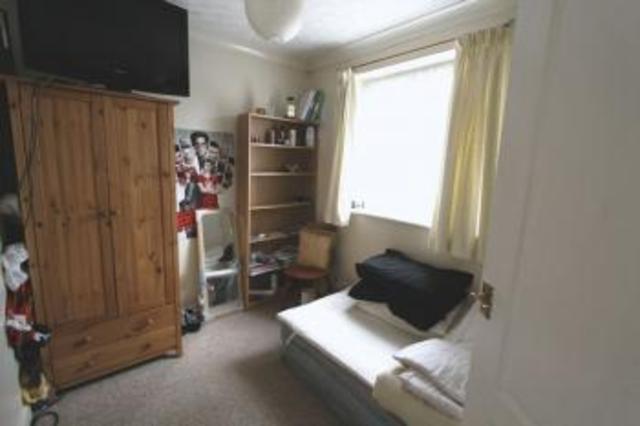  Image of 2 bedroom Flat to rent in Witts Hill Southampton SO18 at Witts Hill Midanbury Southampton, SO18 4QH