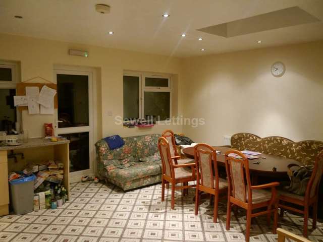  Image of 8 bedroom Semi-Detached house to rent in Wokingham Road Earley Reading RG6 at Wokingham Road  Reading, RG6 7HX
