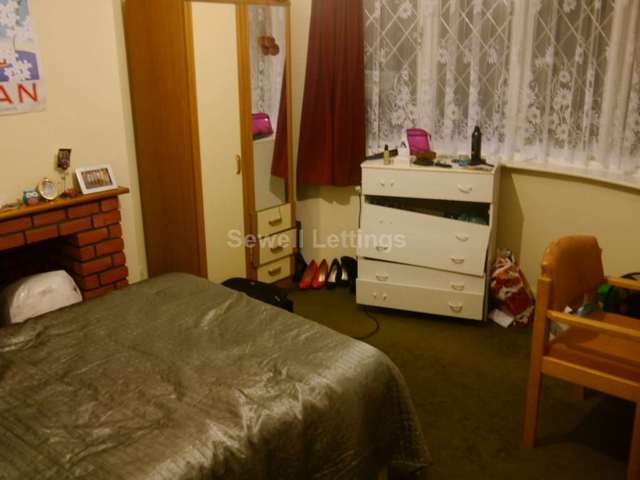  Image of 8 bedroom Semi-Detached house to rent in Wokingham Road Earley Reading RG6 at Wokingham Road  Reading, RG6 7HX