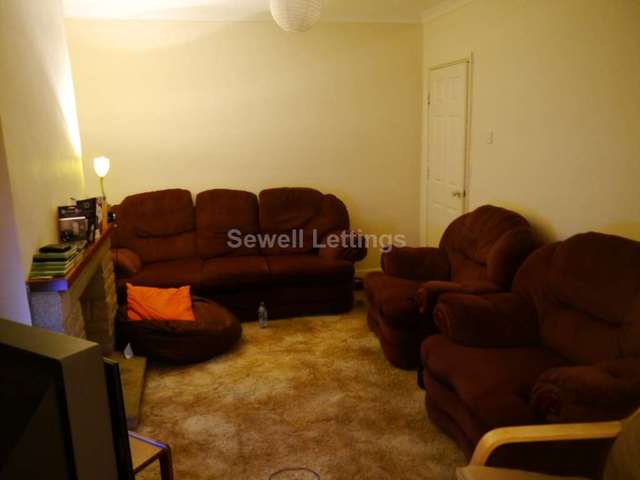  Image of 8 bedroom Semi-Detached house to rent in Wokingham Road Earley Reading RG6 at Wokingham Road  Reading, RG6 7HX