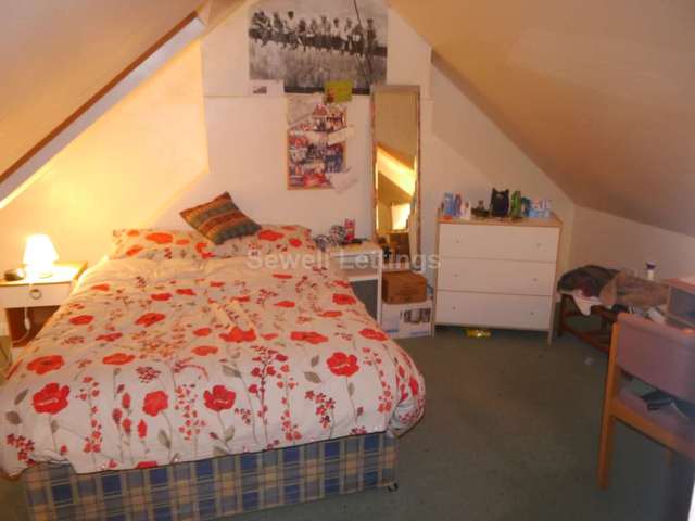  Image of 8 bedroom Semi-Detached house to rent in Wokingham Road Earley Reading RG6 at Wokingham Road  Reading, RG6 7HX