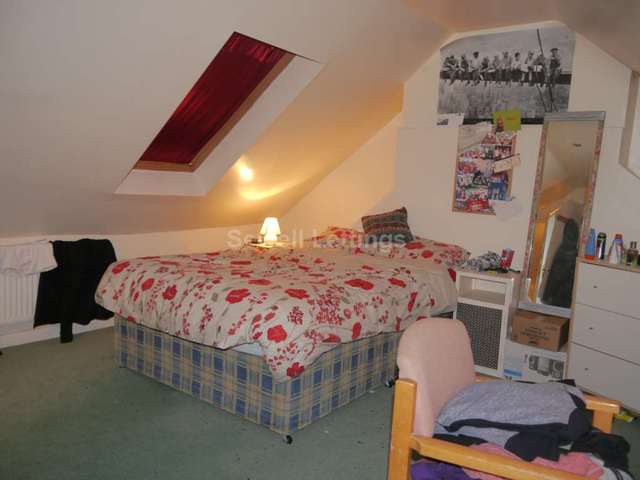  Image of 8 bedroom Semi-Detached house to rent in Wokingham Road Earley Reading RG6 at Wokingham Road  Reading, RG6 7HX