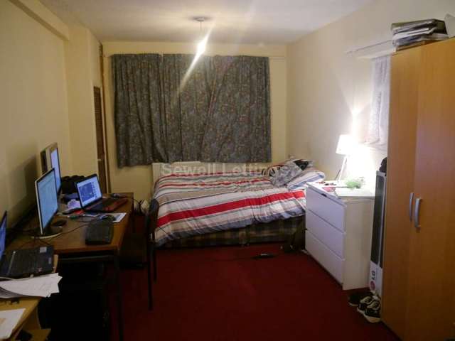  Image of 8 bedroom Semi-Detached house to rent in Wokingham Road Earley Reading RG6 at Wokingham Road  Reading, RG6 7HX