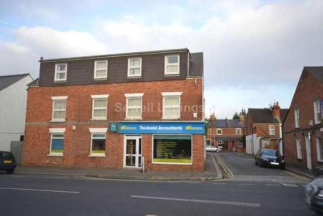  Image of 3 bedroom Apartment to rent in Wokingham Road Earley Reading RG6 at Wokingham Road  Reading, RG6 1LT