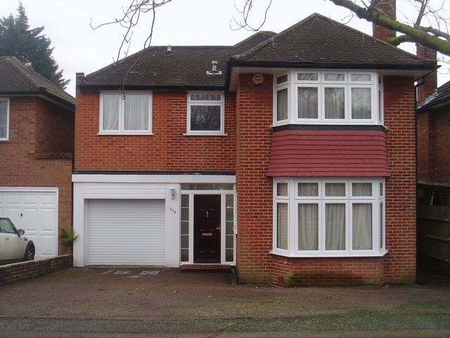  Image of 4 bedroom Detached house to rent in Wolmer Gardens Edgware HA8 at Wolmer Gardens  Edgware, HA8 8QE