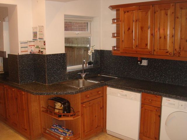  Image of 4 bedroom Detached house to rent in Wolmer Gardens Edgware HA8 at Wolmer Gardens  Edgware, HA8 8QE