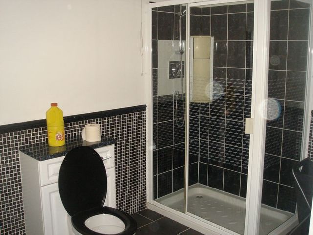  Image of 4 bedroom Detached house to rent in Wolmer Gardens Edgware HA8 at Wolmer Gardens  Edgware, HA8 8QE
