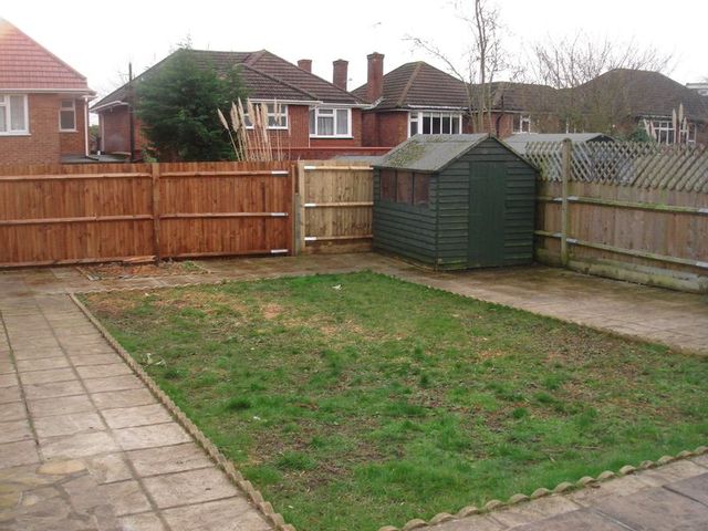  Image of 4 bedroom Detached house to rent in Wolmer Gardens Edgware HA8 at Wolmer Gardens  Edgware, HA8 8QE