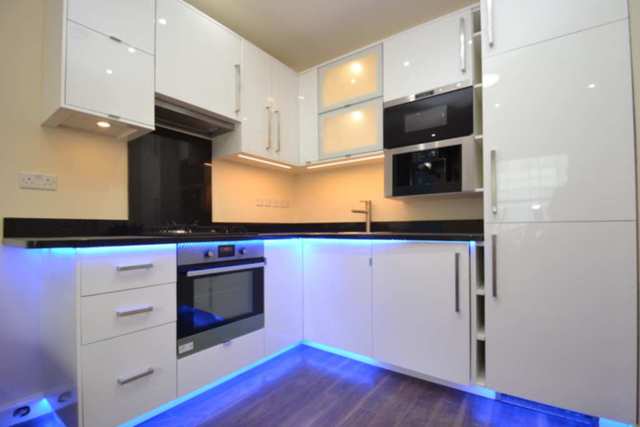  Image of 1 bedroom Flat to rent in Wood Lane London W12 at Shepherds Bush W12 London, W12 7DP