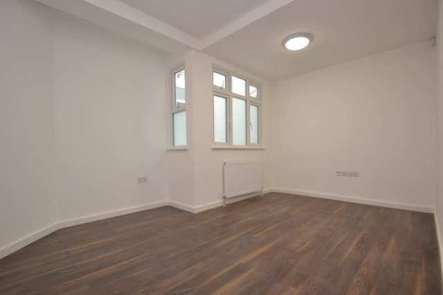  Image of 2 bedroom Flat to rent in Wood Lane London W12 at Shepherds Bush W12 London, W12 7DP