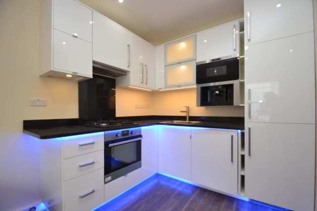  Image of 2 bedroom Flat to rent in Wood Lane London W12 at Shepherds Bush W12 London, W12 7DP