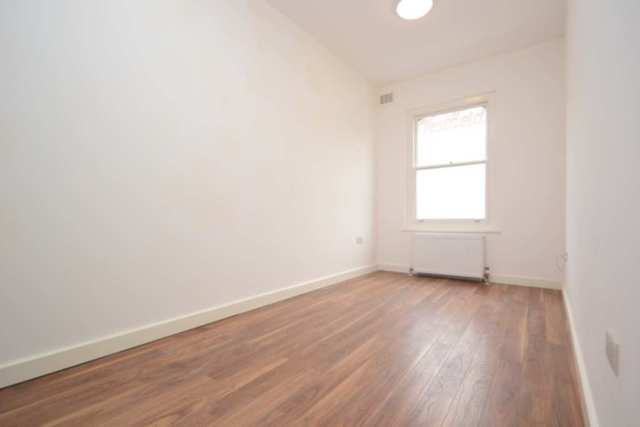  Image of 2 bedroom Flat to rent in Wood Lane London W12 at Shepherds Bush W12 London, W12 7DP
