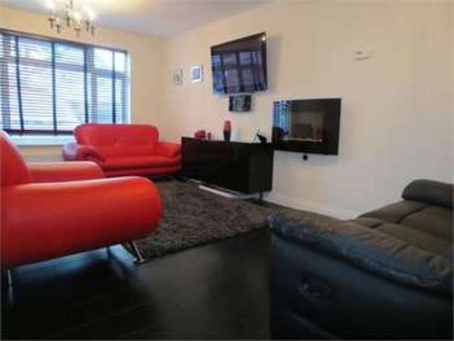  Image of 3 bedroom Detached house for sale in Woodcutters Avenue Leigh-on-Sea SS9 at Woodcutters avenue Leigh on sea Eastwood, SS9 4PN