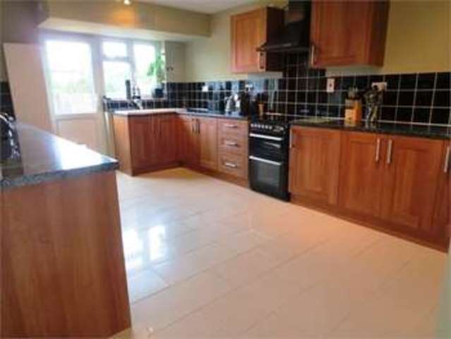  Image of 3 bedroom Detached house for sale in Woodcutters Avenue Leigh-on-Sea SS9 at Woodcutters avenue Leigh on sea Eastwood, SS9 4PN
