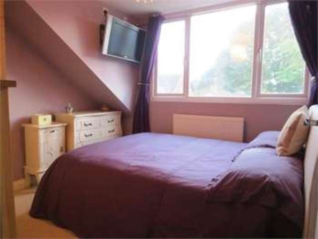  Image of 3 bedroom Detached house for sale in Woodcutters Avenue Leigh-on-Sea SS9 at Woodcutters avenue Leigh on sea Eastwood, SS9 4PN