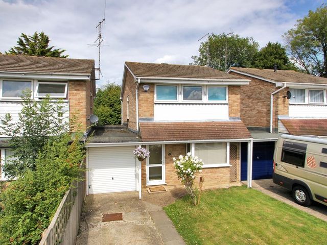  Image of 3 bedroom Detached house for sale in Woodend Close Crawley RH10 at Woodend Close Three Bridges Crawley, RH10 1RS