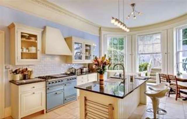  Image of 6 bedroom Detached house to rent in Lincombe Drive Torquay TQ1 at TORQUAY Devon, TQ1 2LP