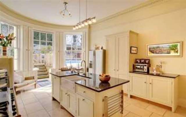  Image of 6 bedroom Detached house to rent in Lincombe Drive Torquay TQ1 at TORQUAY Devon, TQ1 2LP