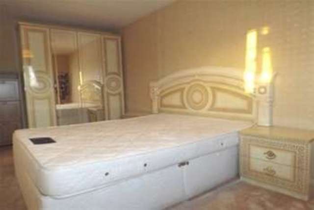 Image of 3 bedroom Semi-Detached house to rent in Roding Lane North Woodford Green IG8 at Woodford Green, IG8 8LL