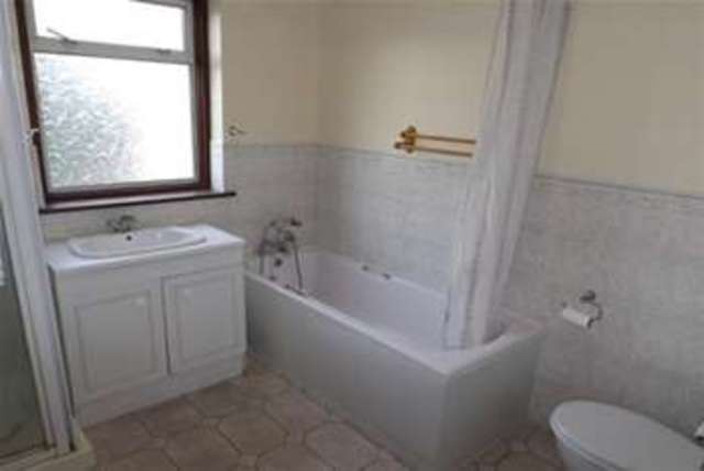  Image of 5 bedroom Detached house to rent in Charteris Road Woodford Green IG8 at Woodford Green, IG8 9BJ