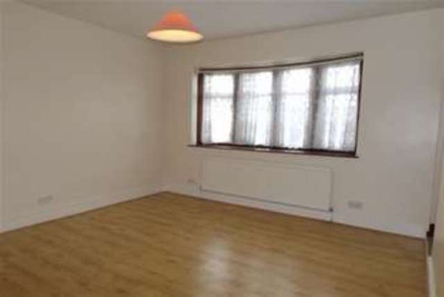  Image of 5 bedroom Detached house to rent in Charteris Road Woodford Green IG8 at Woodford Green, IG8 9BJ