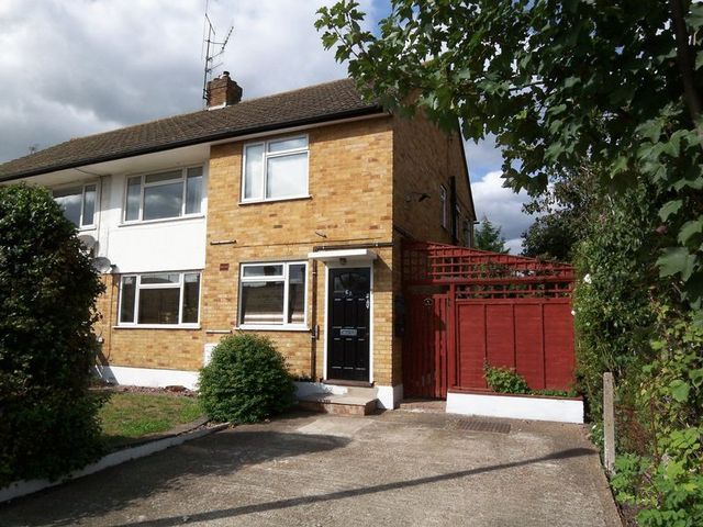  Image of 2 bedroom Flat to rent in Woodhaw Egham TW20 at Woodhaw  Egham, TW20 9AP