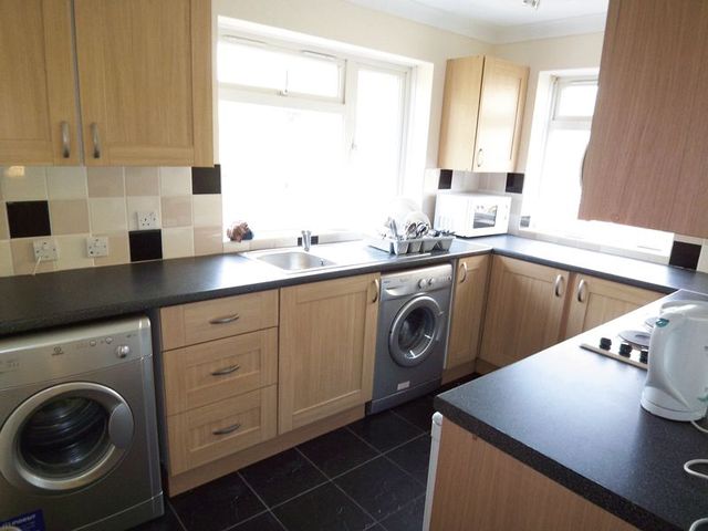  Image of 2 bedroom Flat to rent in Woodhaw Egham TW20 at Woodhaw  Egham, TW20 9AP