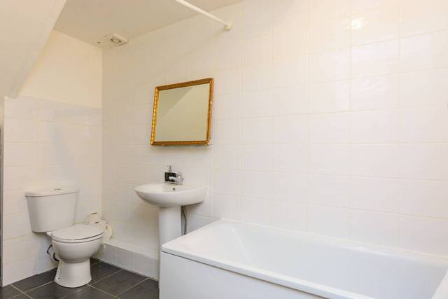  Image of 7 bedroom Detached house for sale in Woodhill London SE18 at Woodhill  Woolwich, SE18 5HW