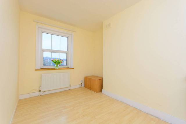  Image of 7 bedroom Detached house for sale in Woodhill London SE18 at Woodhill  Woolwich, SE18 5HW